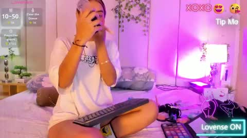 mia rousse25 online show from April 15, 2:23 am