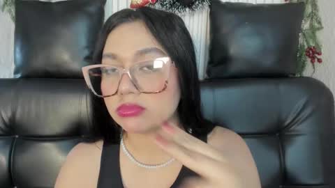 Mia Roux online show from November 17, 4:02 am