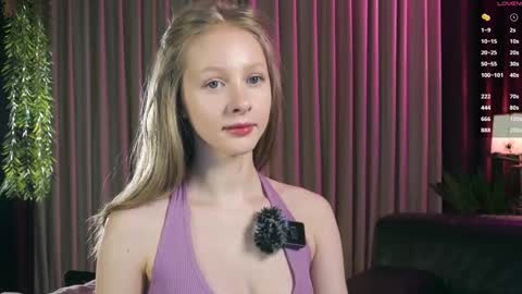 Mia online show from November 26, 4:08 pm