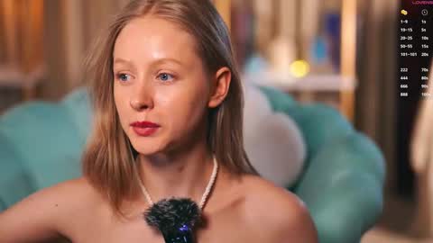 Mia online show from March 4, 4:13 pm