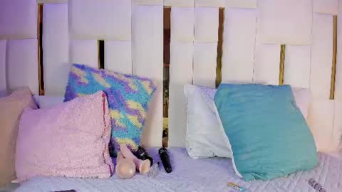 mia_vy online show from June 9, 3:17 am