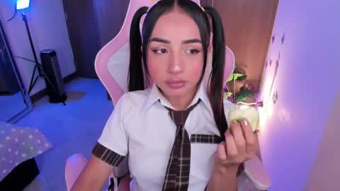 mia  nicolle online show from January 18, 2:30 am