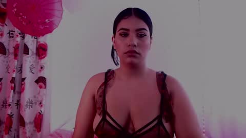 Mia online show from December 2, 2:18 pm