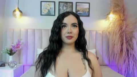 Mia online show from December 22, 3:20 am