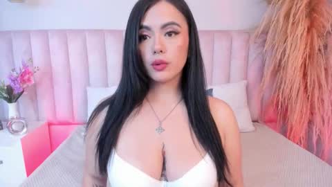 Mia online show from December 17, 3:33 am