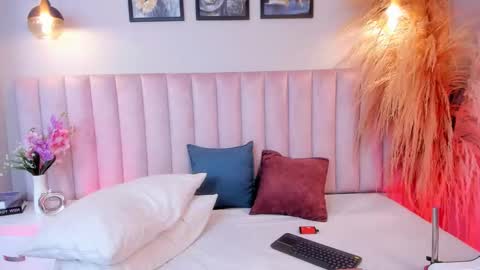 Mia online show from January 10, 5:34 am