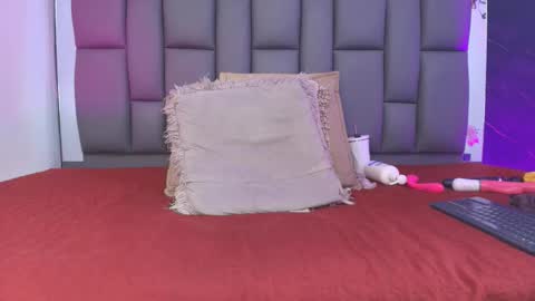 Mia online show from February 27, 12:38 pm