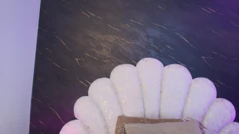 Mia online show from April 16, 12:05 pm