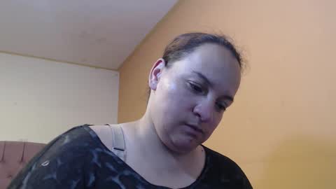 Snapshot of miaabrownn chatting on February 11, 6:44 pm MIA online show from February 11, 6:44 pm