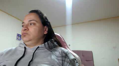 Snapshot of miaabrownn chatting on September 23, 2:10 am MIA online show from September 23, 2:10 am