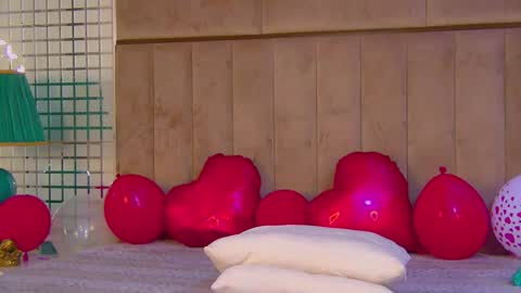 Mia online show from February 23, 3:44 pm