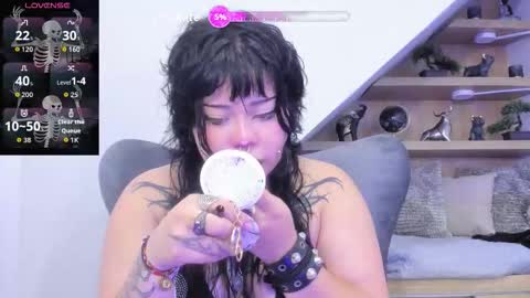 Mia online show from February 6, 12:41 pm