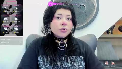 Mia online show from February 16, 1:00 pm