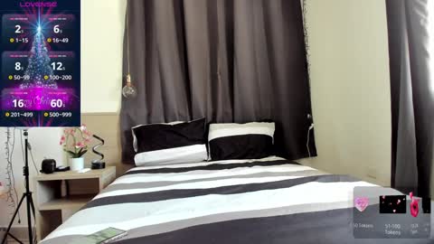 Snapshot of miaangel_ chatting on December 31, 6:02 pm Mia Angel online show from December 31, 6:02 pm