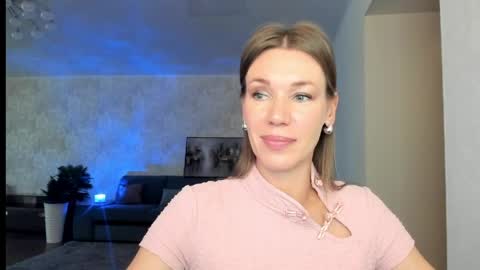 Mia online show from May 15, 5:00 am