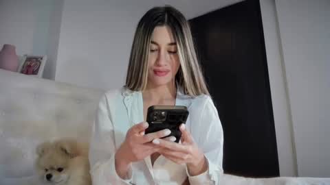 Mia online show from October 21, 10:25 pm