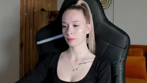 Mia online show from January 9, 5:23 am