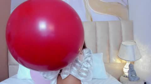 Miah Taylor online show from December 3, 9:45 pm