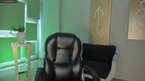 Call me Mia  online show from November 12, 7:34 pm