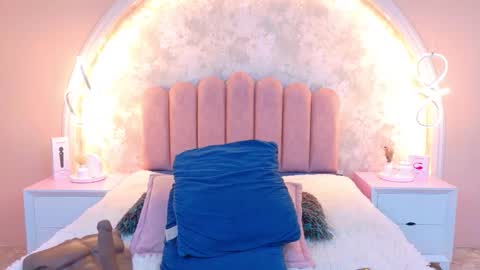 Mia online show from January 11, 5:34 am