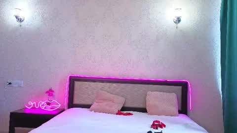 llluxi94739 online show from June 17, 9:43 am