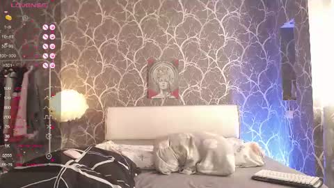 Mia online show from July 6, 3:03 pm