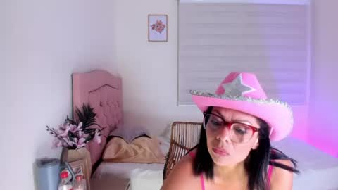 Mia online show from June 26, 5:20 am