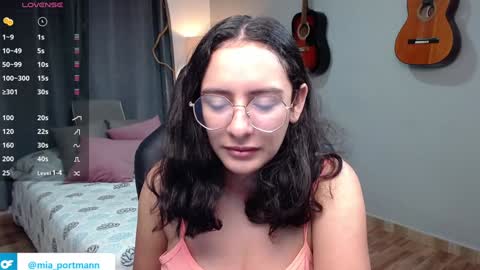 Snapshot of miaportman chatting on December 9, 12:08 pm MIAPORTMANN online show from December 9, 12:08 pm