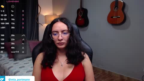 Snapshot of miaportman chatting on January 20, 12:18 pm MIAPORTMANN online show from January 20, 12:18 pm