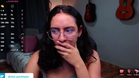 Snapshot of miaportman chatting on January 8, 11:54 am MIAPORTMANN online show from January 8, 11:54 am