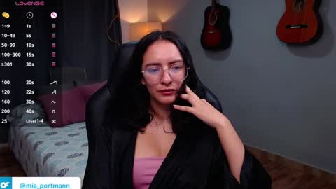 Snapshot of miaportman chatting on December 6, 3:22 pm MIAPORTMANN online show from December 6, 3:22 pm