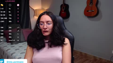 Snapshot of miaportman chatting on January 23, 9:39 am MIAPORTMANN online show from January 23, 9:39 am