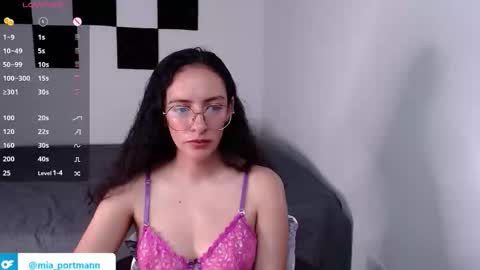 Snapshot of miaportman chatting on October 25, 2:46 pm MIAPORTMANN online show from October 25, 2:46 pm