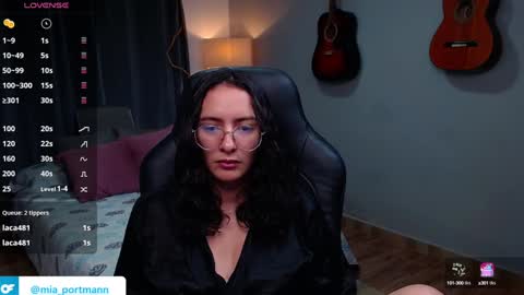 Snapshot of miaportman chatting on December 3, 11:24 pm MIAPORTMANN online show from December 3, 11:24 pm