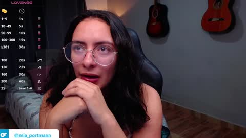 Snapshot of miaportman chatting on December 4, 12:03 pm MIAPORTMANN online show from December 4, 12:03 pm