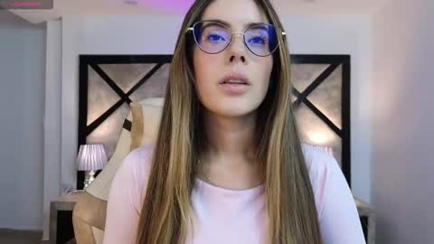 Mia online show from March 10, 7:29 pm