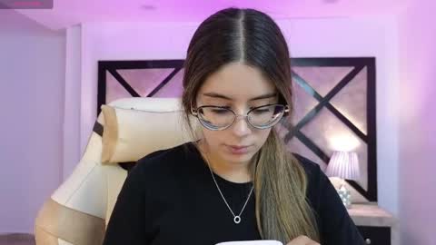 Mia online show from April 14, 7:14 pm