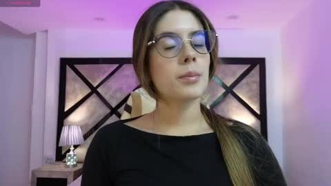 Mia online show from April 13, 7:03 pm