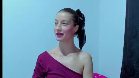 Snapshot of miavolkova_ chatting on October 3, 11:21 pm Chloe online show from October 3, 11:21 pm