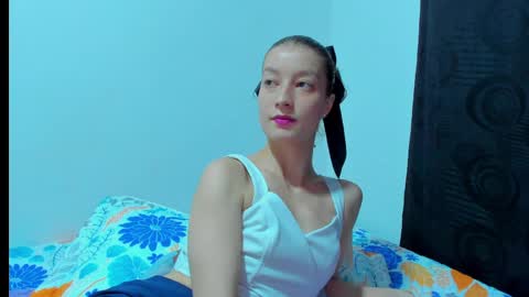  Chloe  online show from April 13, 12:01 am