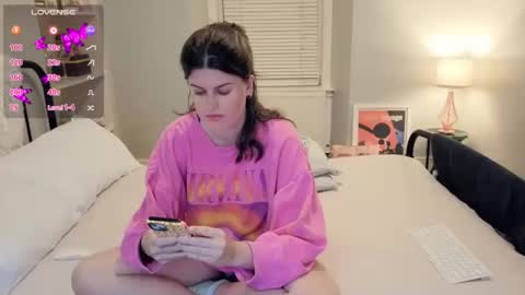 Mia  online show from October 23, 9:32 pm