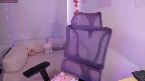 Mia Wilsson online show from December 21, 10:35 pm