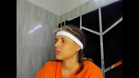 Snapshot of michell_rs chatting on February 25, 10:15 am michell_rs online show from February 25, 10:15 am