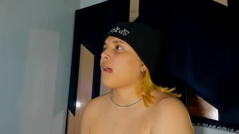 Snapshot of michell_rs chatting on September 22, 4:55 am michell_rs online show from September 22, 4:55 am