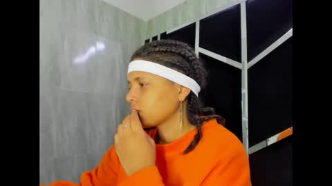 Snapshot of michell_rs chatting on February 25, 12:14 am michell_rs online show from February 25, 12:14 am