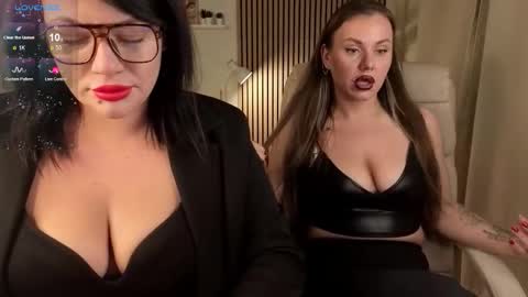 Snapshot of michelle__luna chatting on October 16, 2:58 am Michelle and my friend li0ra online show from October 16, 2:58 am