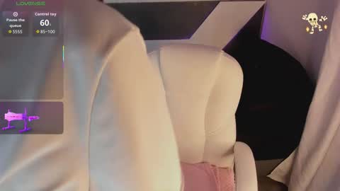 michelle_cutee_ online show from November 3, 8:35 pm