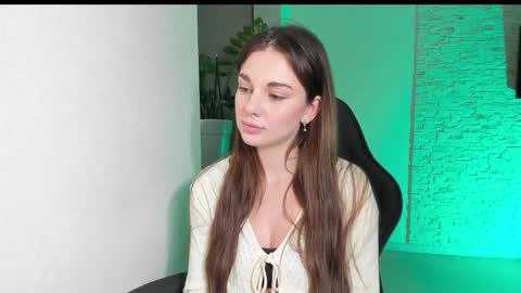 Michellee online show from December 4, 6:52 pm