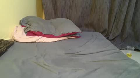 midnight_curves online show from April 14, 2:17 pm