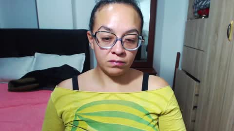 Snapshot of miia_big1boobs chatting on January 3, 1:27 am  miia big1boobs online show from January 3, 1:27 am